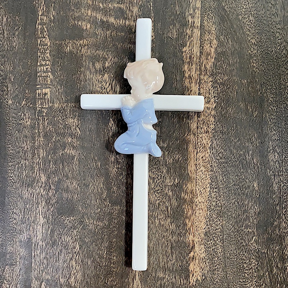 🌺 Praying Boy Ceramic Cross